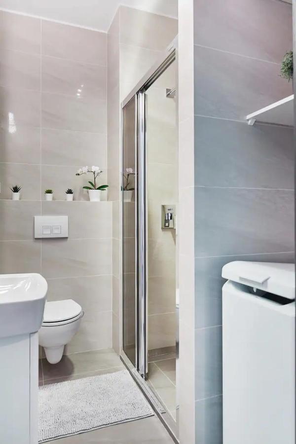 P&O Serviced Apartments Siedmiogrodzka III Warsaw Exterior photo